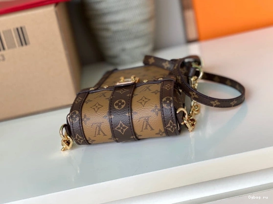 VUITTON VERTICAL POCHETTE TRUNK LOUIS 0727